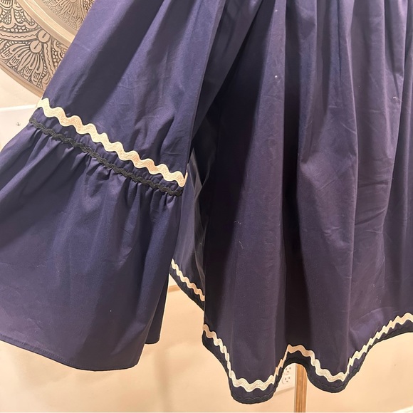 Vineyard Vines Ric Tac bell sleeve top in navy and white - Size M - Picture 8 of 10